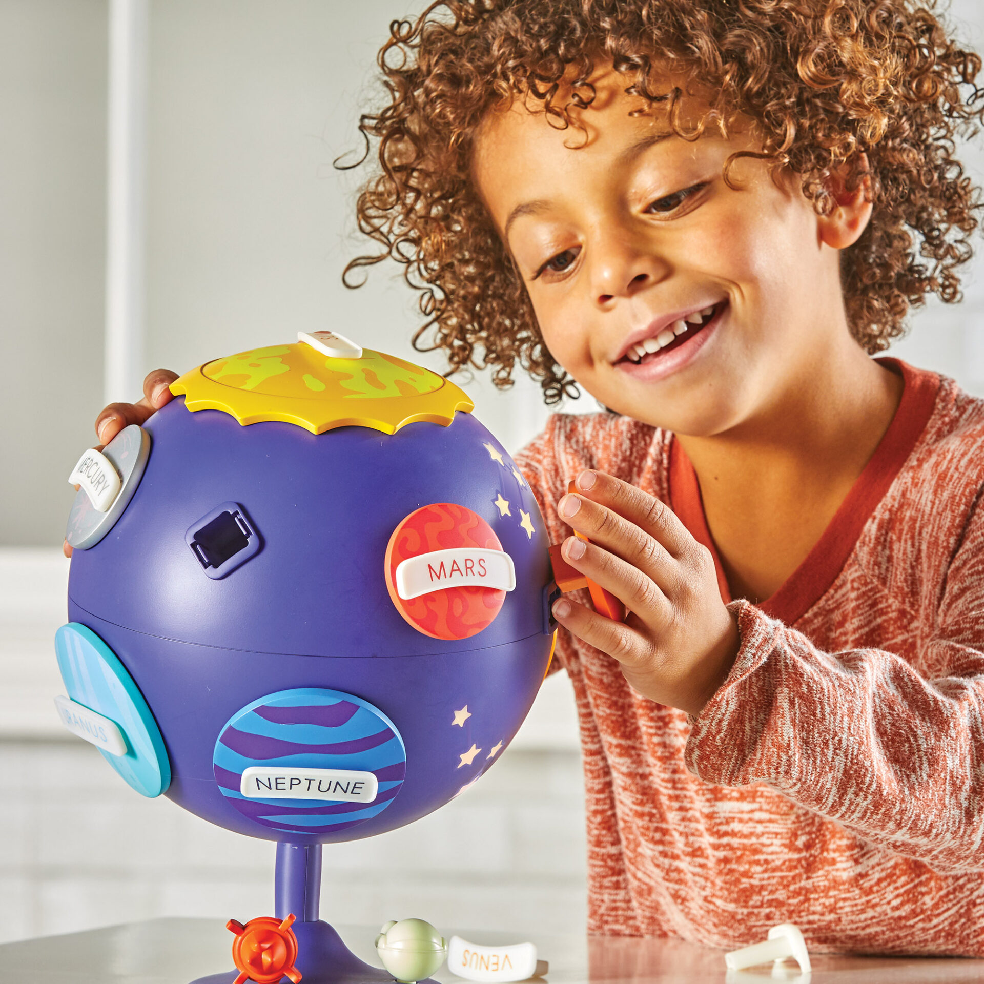 3320-Puzzle-Globe_Boy_web-1.jpg Solar System Puzzle Globe